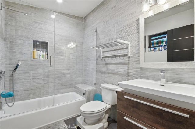 17713 Bullock St, Encino, CA 91316
