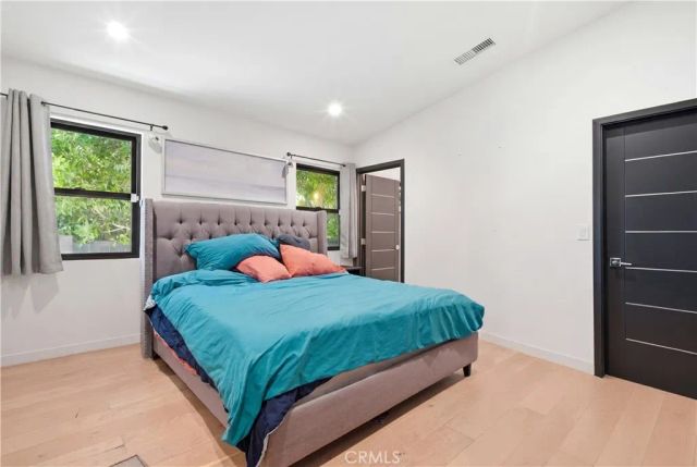 17713 Bullock St, Encino, CA 91316
