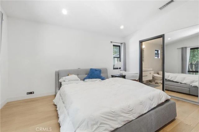 17713 Bullock St, Encino, CA 91316