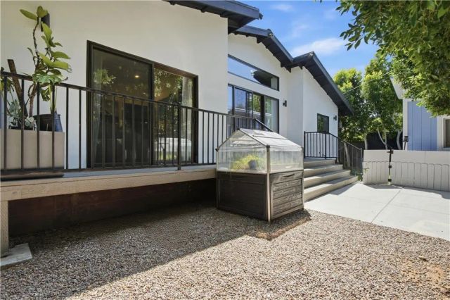 17713 Bullock St, Encino, CA 91316