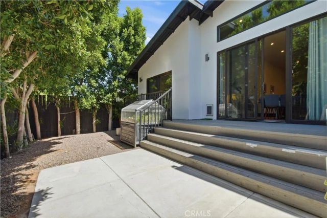 17713 Bullock St, Encino, CA 91316