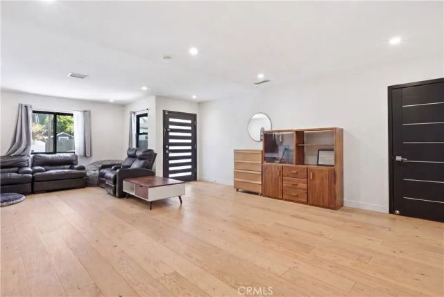 17713 Bullock St, Encino, CA 91316