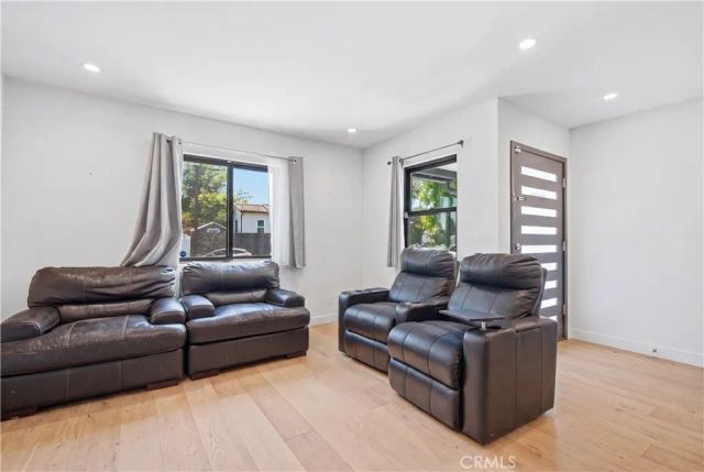 17713 Bullock St, Encino, CA 91316