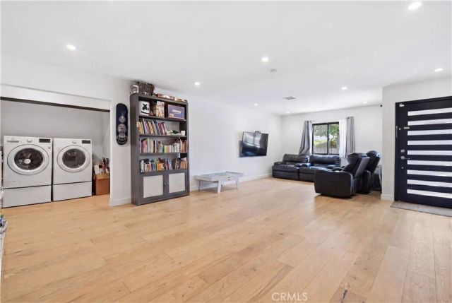 17713 Bullock St, Encino, CA 91316
