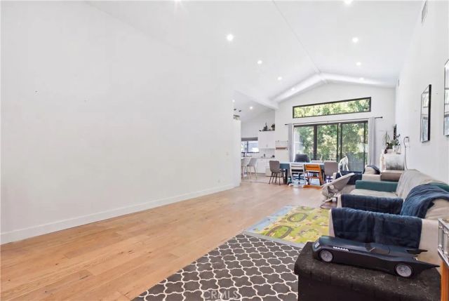 17713 Bullock St, Encino, CA 91316