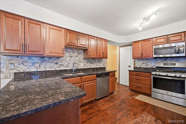 21428 Lundy Drive, Farmington, MI 48336