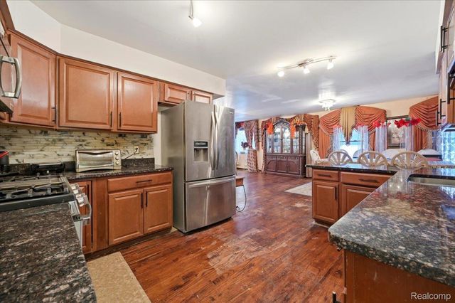 21428 Lundy Drive, Farmington, MI 48336