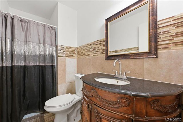 21428 Lundy Drive, Farmington, MI 48336