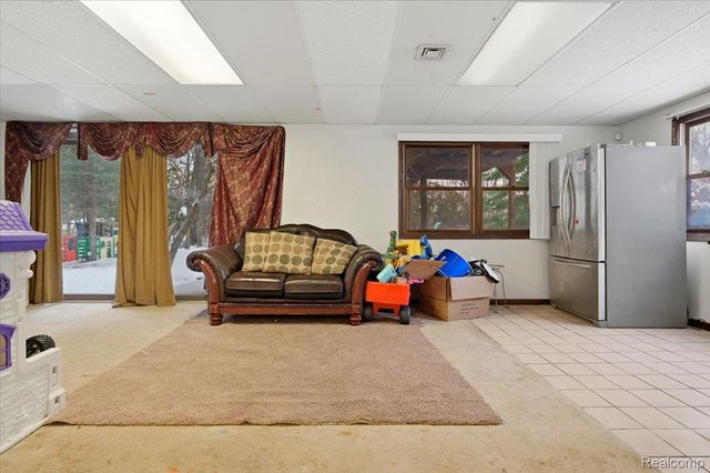 21428 Lundy Drive, Farmington, MI 48336