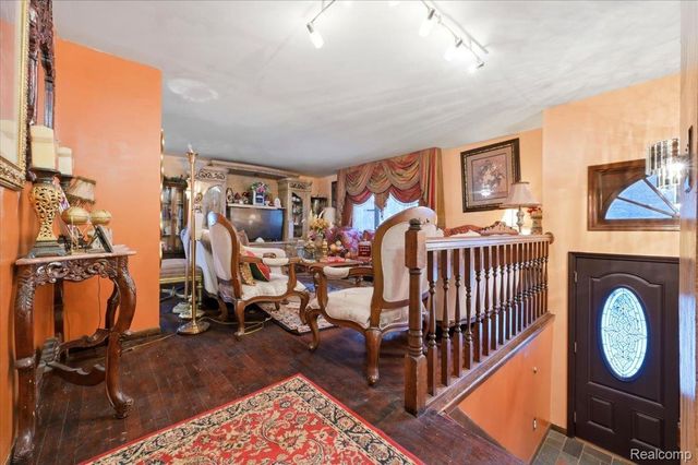 21428 Lundy Drive, Farmington, MI 48336