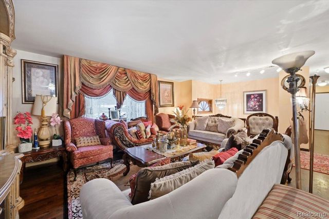 21428 Lundy Drive, Farmington, MI 48336