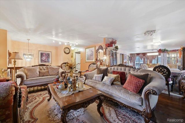 21428 Lundy Drive, Farmington, MI 48336