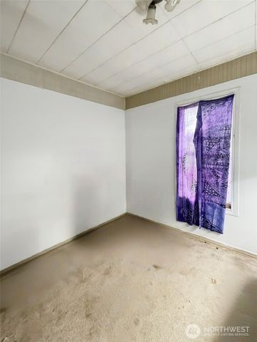 19 Fairley Street, Raymond, WA 98577