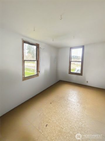 19 Fairley Street, Raymond, WA 98577