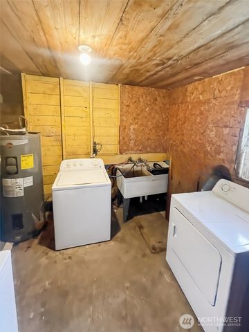 19 Fairley Street, Raymond, WA 98577