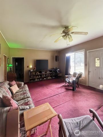 19 Fairley Street, Raymond, WA 98577