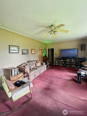 19 Fairley Street, Raymond, WA 98577