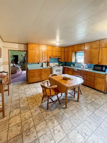 19 Fairley Street, Raymond, WA 98577