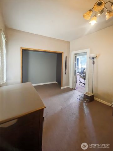 19 Fairley Street, Raymond, WA 98577