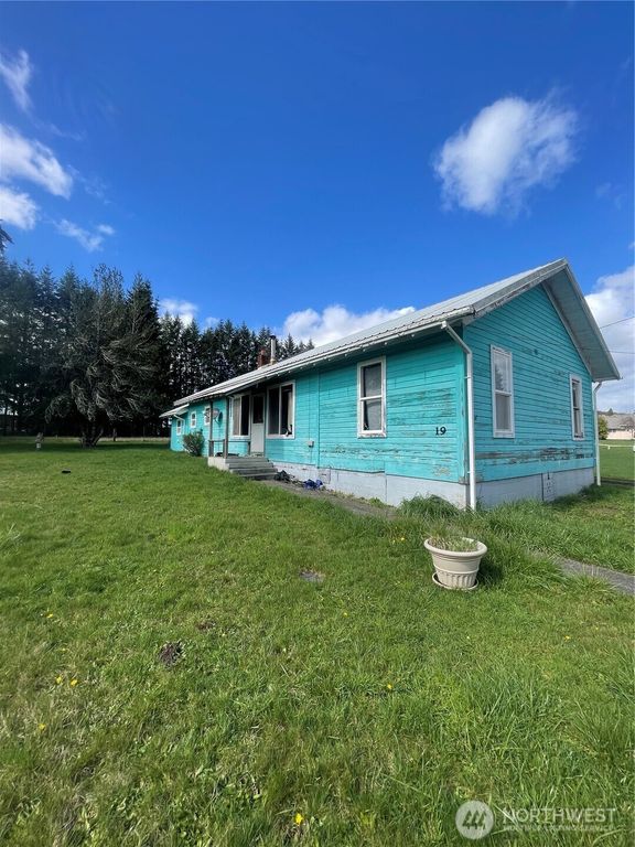 19 Fairley Street, Raymond, WA 98577