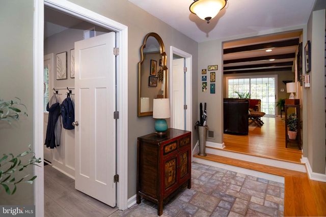 1353 VALLEE DR, West Deptford, NJ 08096