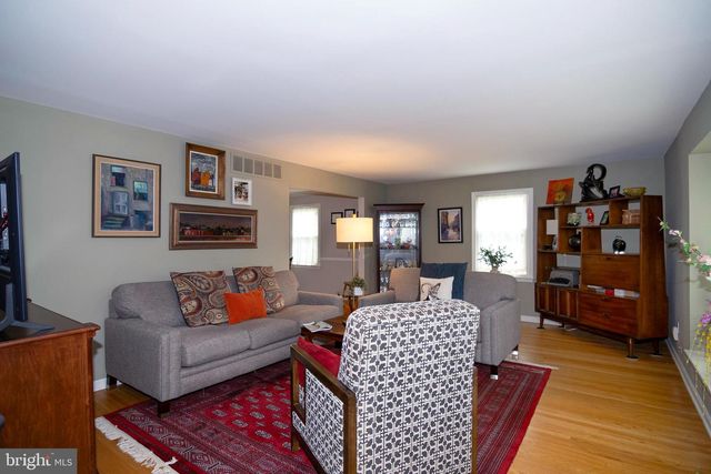 1353 VALLEE DR, West Deptford, NJ 08096