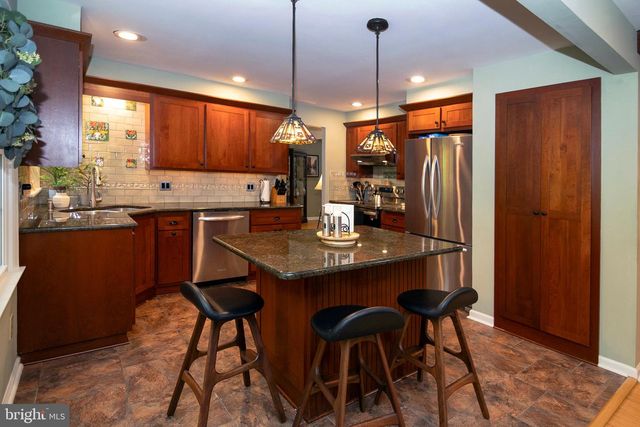 1353 VALLEE DR, West Deptford, NJ 08096