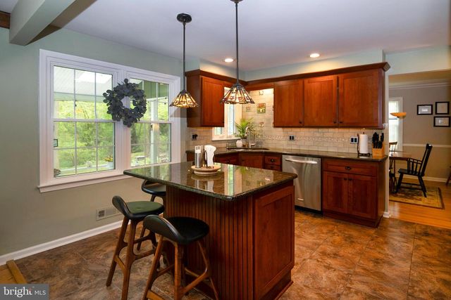 1353 VALLEE DR, West Deptford, NJ 08096