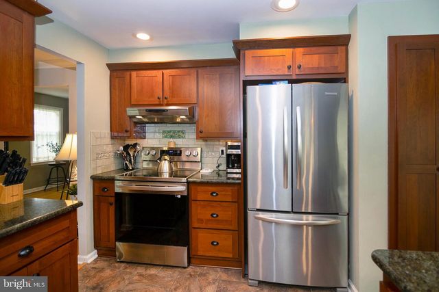 1353 VALLEE DR, West Deptford, NJ 08096