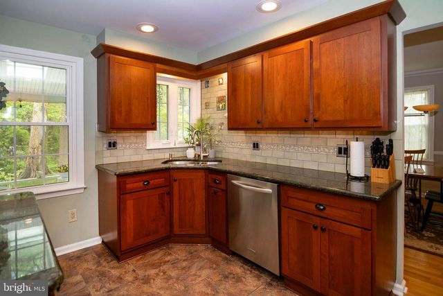 1353 VALLEE DR, West Deptford, NJ 08096