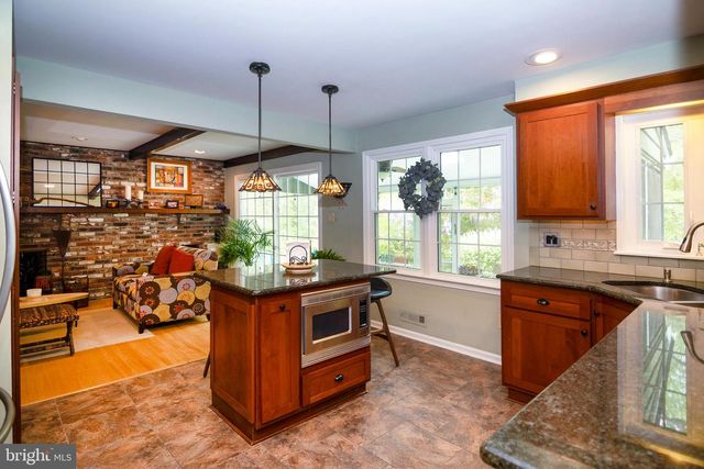 1353 VALLEE DR, West Deptford, NJ 08096