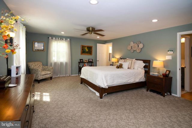 1353 VALLEE DR, West Deptford, NJ 08096