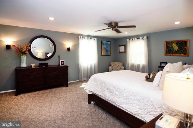 1353 VALLEE DR, West Deptford, NJ 08096