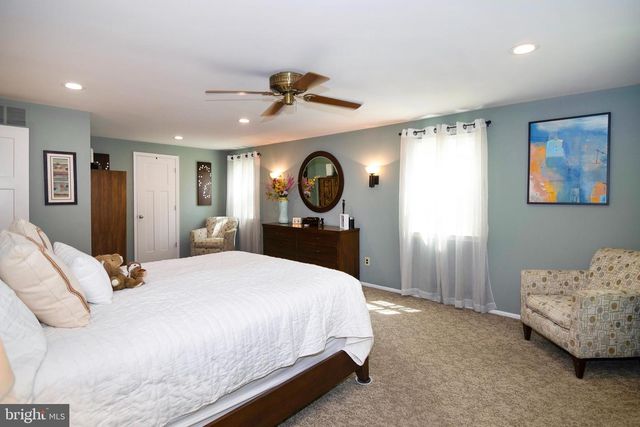 1353 VALLEE DR, West Deptford, NJ 08096