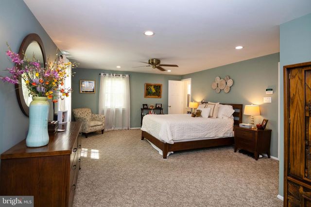 1353 VALLEE DR, West Deptford, NJ 08096