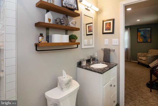 1353 VALLEE DR, West Deptford, NJ 08096