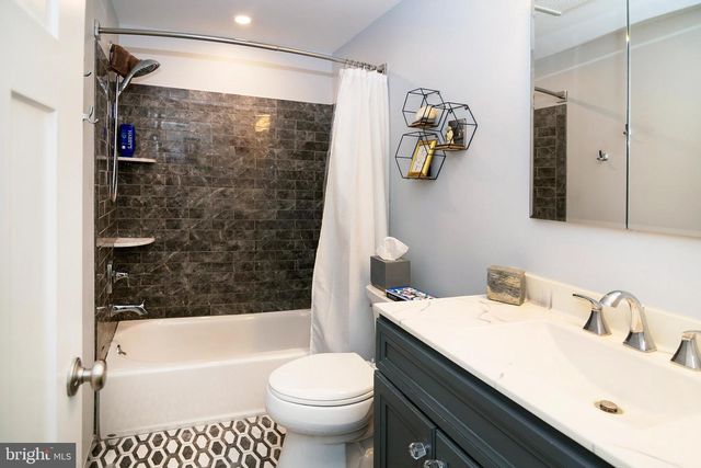 1353 VALLEE DR, West Deptford, NJ 08096