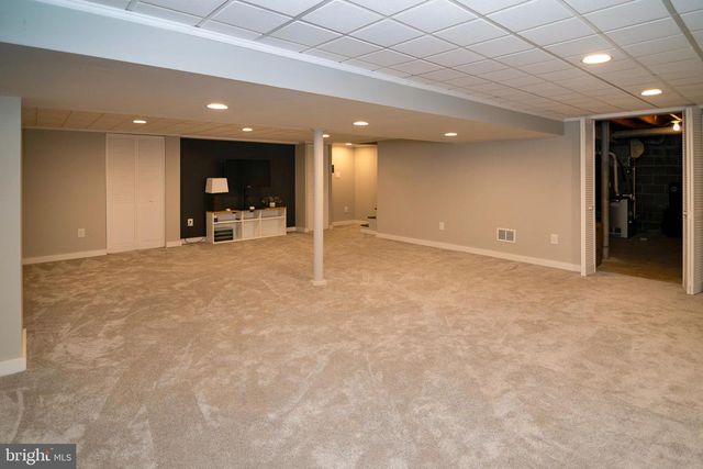 1353 VALLEE DR, West Deptford, NJ 08096