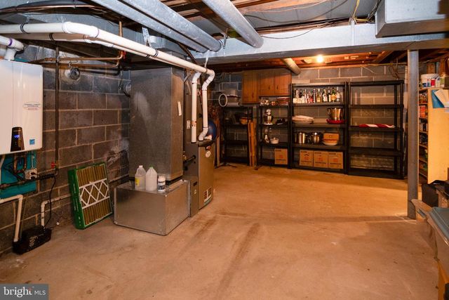 1353 VALLEE DR, West Deptford, NJ 08096