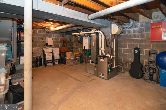 1353 VALLEE DR, West Deptford, NJ 08096