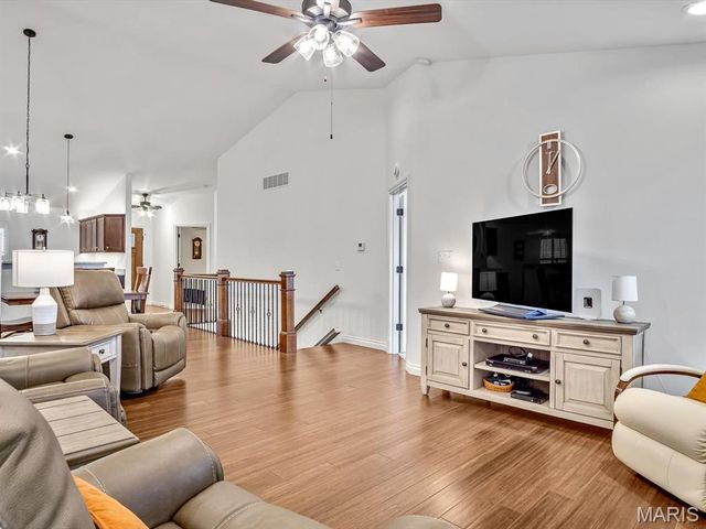 7300 FULHAM Lane B, Troy, IL 62294