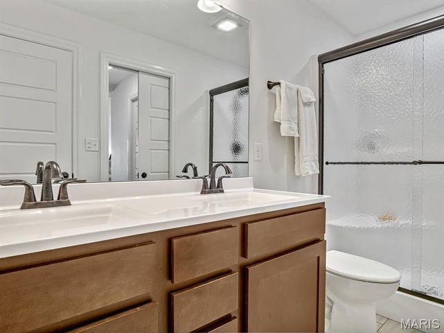 7300 FULHAM Lane B, Troy, IL 62294