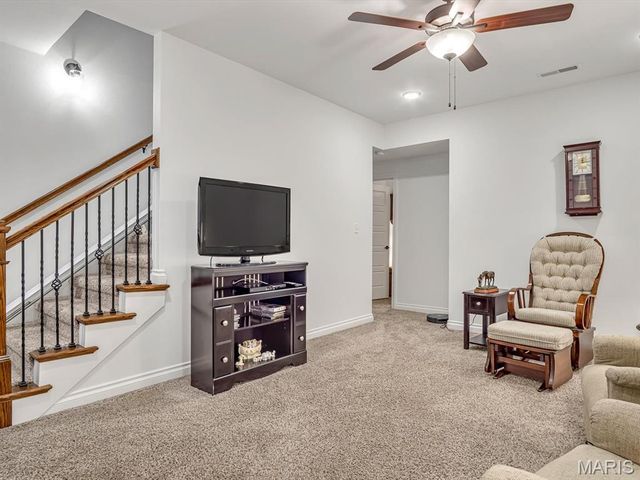 7300 FULHAM Lane B, Troy, IL 62294