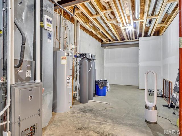 7300 FULHAM Lane B, Troy, IL 62294