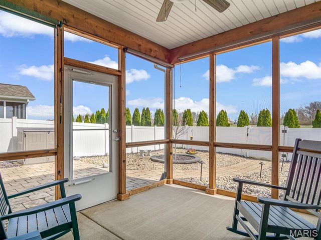 7300 FULHAM Lane B, Troy, IL 62294