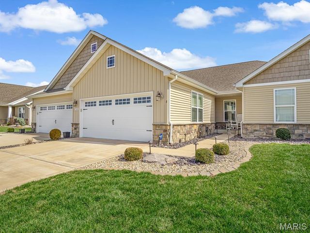 7300 FULHAM Lane B, Troy, IL 62294