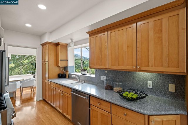 13 La Plaza Dr, Orinda, CA 94563