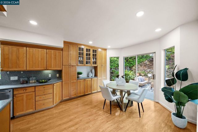 13 La Plaza Dr, Orinda, CA 94563