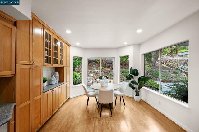 13 La Plaza Dr, Orinda, CA 94563