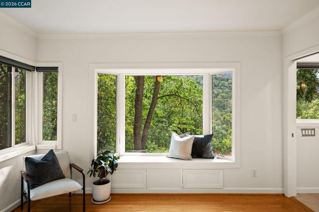 13 La Plaza Dr, Orinda, CA 94563